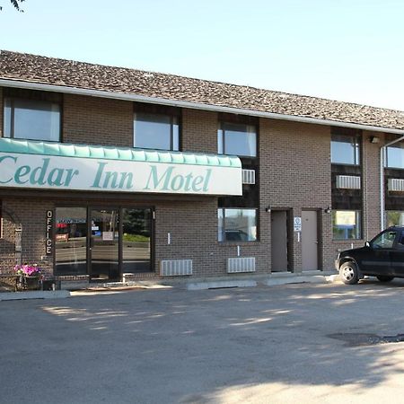 لويدمينستر Cedar Inn المظهر الخارجي الصورة