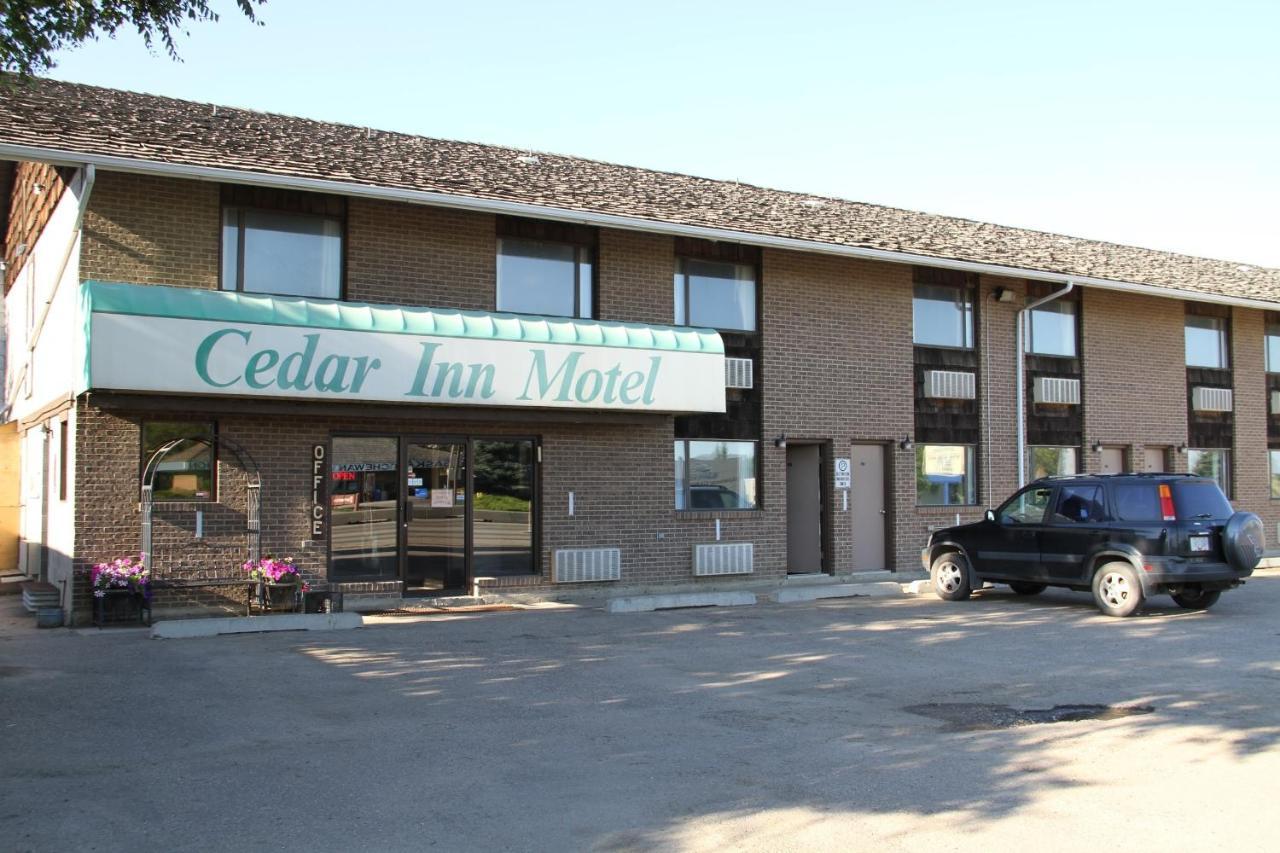 لويدمينستر Cedar Inn المظهر الخارجي الصورة