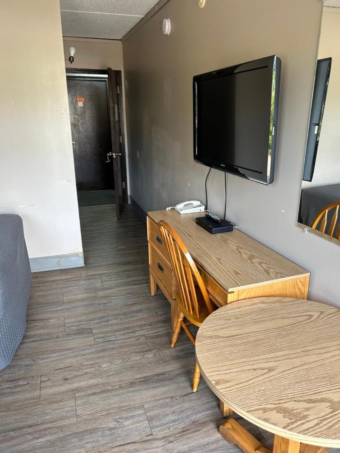 لويدمينستر Cedar Inn المظهر الخارجي الصورة