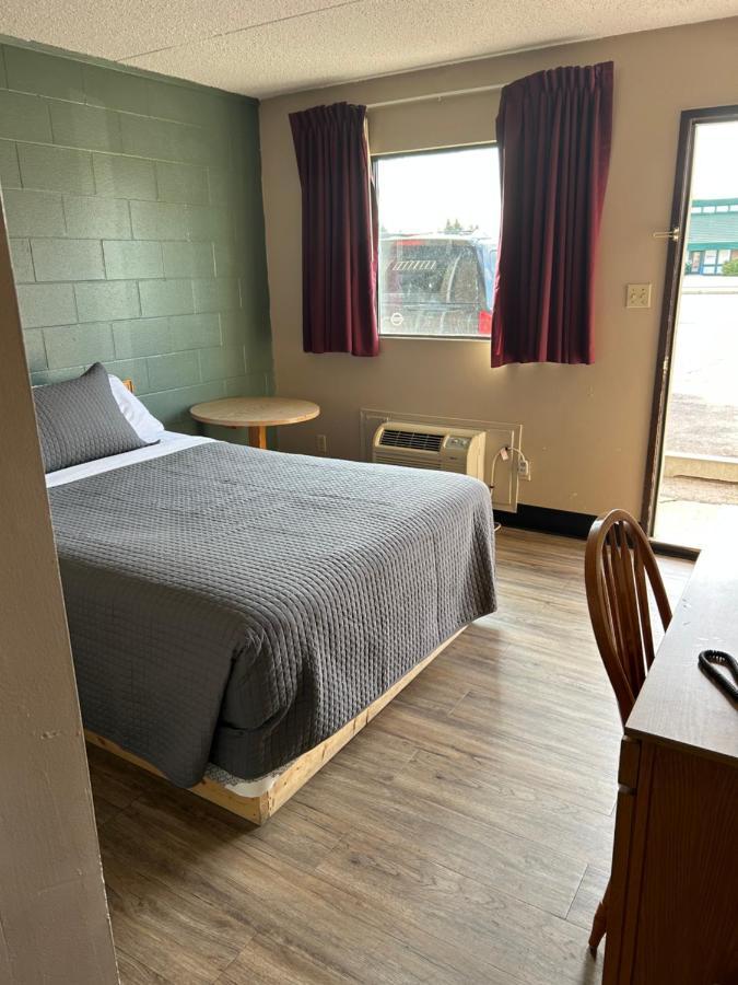 لويدمينستر Cedar Inn المظهر الخارجي الصورة